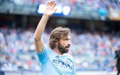 四喜娱乐快讯-什琴斯尼训练中指导年轻门将