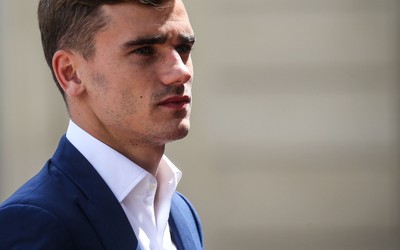 四喜娱乐快讯-冰球明星麦克戴维德养伤期间开直播带货